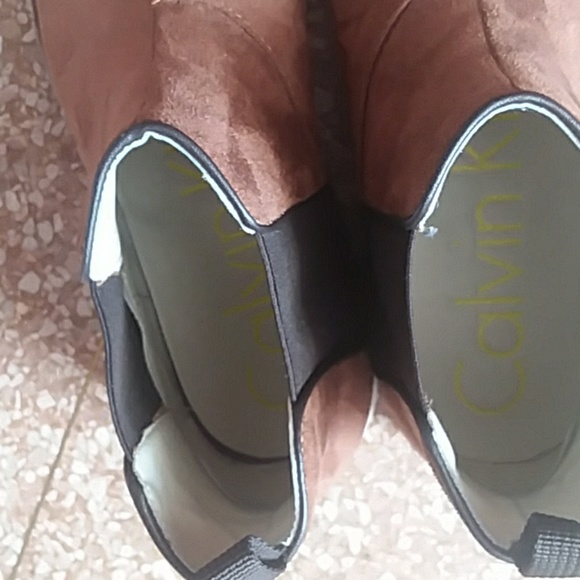 Calvin Klein - Picture 2 of 4